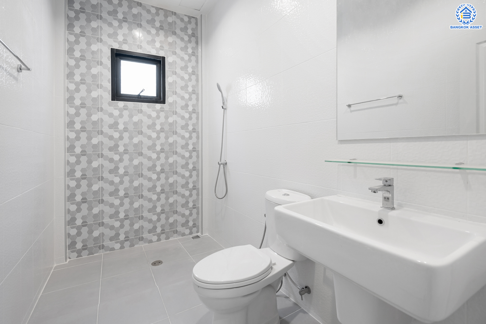 บ้านมือสองตกแต่งใหม่ ม.บูรพา12 ดอนเมือง บ้านเดี่ยว เนื้อที่ 50 ตร.ว. ฟังก์ชัน 4 ห้องนอน 2 ห้องน้ำ จอดรถได้ 2 คัน บนทำเลดีที่สุด ใกล้สนามบินดอนเมือง ทางด่วน "ศรีสมาน" และรถไฟฟ้าสายสีแดง "สถานีดอนเมือง"...